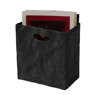 Midi Knitterbox aus Kunststoff in Schwarz – freigestellt, knitterähnliche Oberfläche