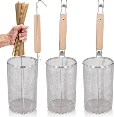 Productafbeelding van Famanu pastazeef met houten handvat - Geperforeerd, 24 x 14 cm