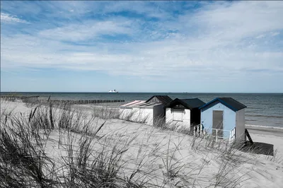 Produktbild von Muralo Fototapete Strand 270 (B) x 180 (H) cm Vlies Tapete Wandtapete Dünen Meer Schiff Himmel Wohnzimmer Schlafzimmer moderne Wandbilder XXL Natur Panorama Wasser Wand Dekoration