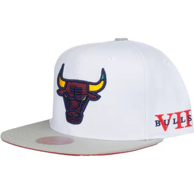 Produktbild von Mitchell & Ness Snapback Cap - CORE VII Chicago Bulls weiß