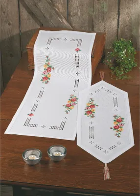 Produktbild von Permin Hardanger Tischläufer Stickpackung "Hardanger mit Rosen", Zählmuster, 38x101cm, 75-7872