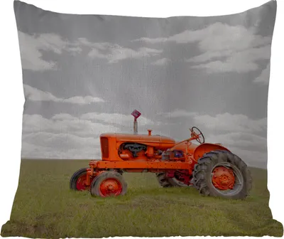 Produktbild von MuchoWow® Outdoor Kissen - Traktor - Räder - Vintage - 50x50 cm - Wetterfest - Lounge Kissen - Komfortabel - Kissen mit Bild