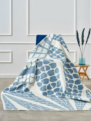 Produktbild von UMIPLED | Kuscheldecke, Sofaüberwurf Decke, Dicke Sofadecke, Couchdecke, Flauschige, Wohndecke für Couch, 150x200cm, - Weiß/Blau