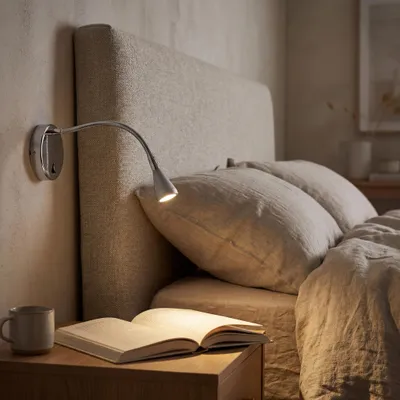 Image de LEDS C4, lampe de lecture, lumière blanc chaud, couleur argent