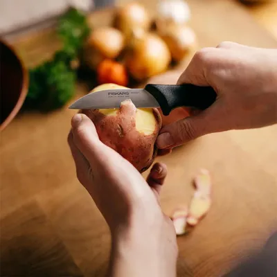 Produktbild von Fiskars Schälmesser 7 cm (1065580)