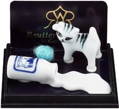 Obrázok produktu pre Rozliate mlieko – miniatúra v mierke 1:12, ručne vyrobená porcelánová dekorácia