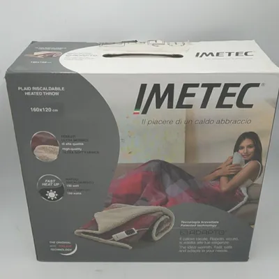 The image shows the retail packaging of a heated throw blanket.