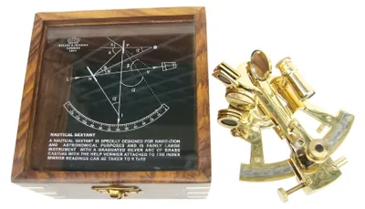 Immagine prodotto di Sestante in una scatola di legno