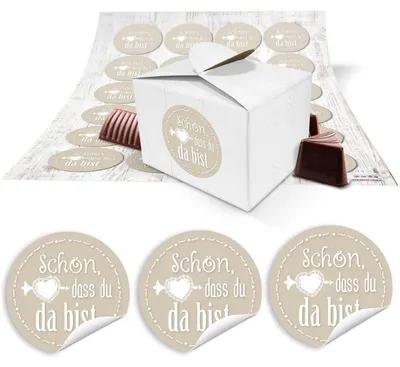 Produktbild von 24 kleine weiße Geschenkboxen Geschenkverpackung Geschenkschachteln 8 x 6,5 x 5,5 + Aufkleber SCHÖN DASS DU DA BIST beige creme-farben, Verpackung für Gastgeschenke, Mitgebsel f. Hochzeit, …