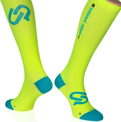 Produktbild von Under Pressure Ultralight | Sport-Kompressionsstrumpf (1 Paar) Sport-Kompressionsstrumpf - der Wettkampf-Socken 43-46 (Wade: 32-42cm) neongelb