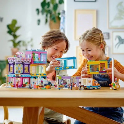Zdjęcie produktu dla LEGO Friends Budynki przy głównej ulicy, Zestaw do budowania, 8 lat(a), Plastik, 1682 szt., 2,59 kg