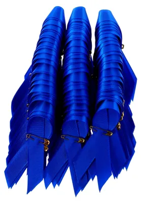 Produktbild von 100 Stück Blaue Satinband-Broschen mit Sicherheitsnadeln für Bastelprojekte und Geschenkwickeln