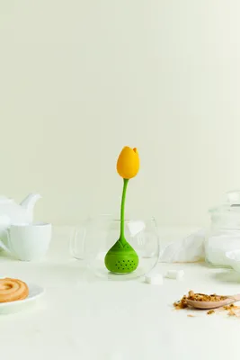 Image de Tulipe passoire à thé Flower Oeuf à thé, Tea Infuser, boule à thé en silicone Tulipe jaune