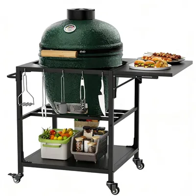 Zdjęcie produktu dla Stół do grillowania przeznaczony do grilli Big Green Egg Large oraz grilli kamado o średnicy 53–66 cm. Metalowy wózek z grillowanymi elementami, wyposażony w składaną powierzchnię roboczą o wymiarach 40 x 70 cm, półkę, haczyki oraz 360° obrotowe, z możliwością zablokowania, kółka