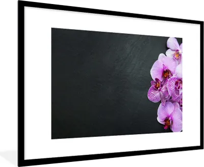 Produktbild von MuchoWow® Gerahmtes Poster Orchidee - Blumen - Rosa - Flora 90x60 cm - Poster mit Schwarzem Bilderrahmen Wandposter Rahmen Foto Bilder - Wanddekoration - Fotos