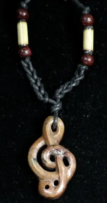 Produktbild von Notenschlüssel Anhänger Speckstein Schmuck handmade handgemacht