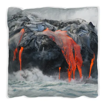 Produktbild von Wallario Premium Kissen, weiche Oberfläche, mit Motiv Lavastrom ins Meer, Größe: 40 x 40 cm, mit weißer Rückseite