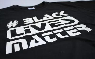Produktbild von T-Shirt Uni mit Print - BLACK LIVES MATTER - 12640 Schwarz Gr. S-XXL Größe - S