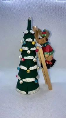 Produktbild von Holzfigur Elch am Weihnachtsbaum geschnitzt Höhe 16cm