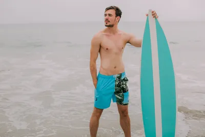 Produktbild von GUGGEN MOUNTAIN Badehose für Herren Schnelltrocknende Badeshorts 1601 mit Kordelzug Beachshorts Boardshorts Schwimmhose Männer mit Palmen Gruen Blau XL