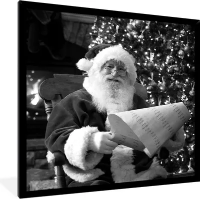 Produktbild von MuchoWow® MuchoWow® Gerahmtes Poster Der Weihnachtsmann prüft seinen Rahmen - schwarz und weiß 40x40 cm - Poster mit zchwarzem Bilderrahmen - Mit Rahmen - Wanddekoration Schlafzimmer