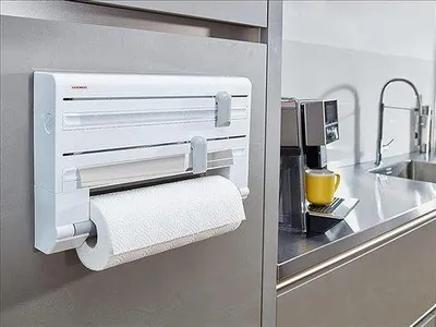 Produktbild von Wandrolhalter für 3 Rollen, praktischer FolienSchneider, Küchenrolle mit sauberer Schnittkante, stroefreie Folie