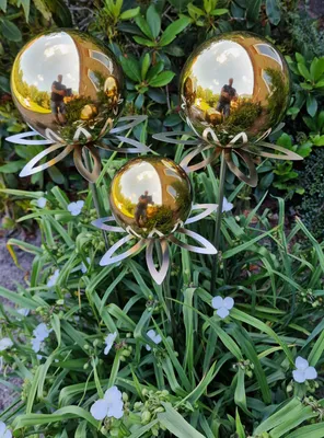 Produktbild von Blütenzauber Paris Rosenkugel 15/15/10 cm Edelstahl gold poliert Gartenstecker mit Stab 80 cm