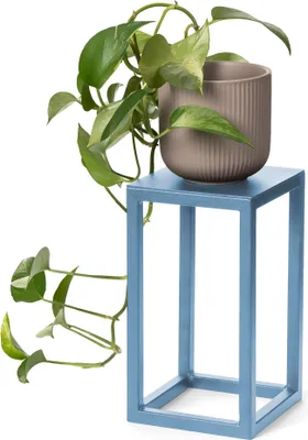 Produktbild von LAMO Manufaktur Blumenständer Blau aus Metall 28 cm | Pflanzensäule für Innenräume - Wohnzimmer, Schlafzimmer | Blumenständer modern zur Hochzeit, Sockel für Skulpturen und Deko, kleiner Blumenhocker