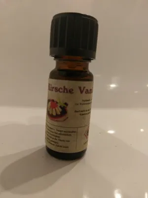 Kleine braune Flasche mit einem schwarzen Verschluss. Auf dem Etikett steht "Kirsch Vanille".