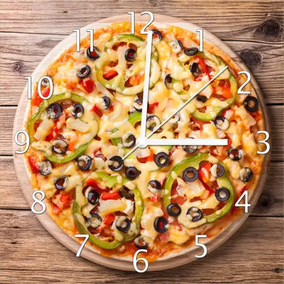 Produktbild von Wallario Design Wanduhr Italienische Pizza mit Peperoni, Oliven. Paprika und Käse aus Echtglas, Größe 30 x 30 cm