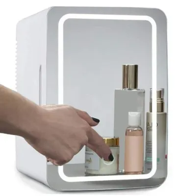 Obrázek produktu pro Mini lednička, kompaktní provedení, duální napájení, 8 l