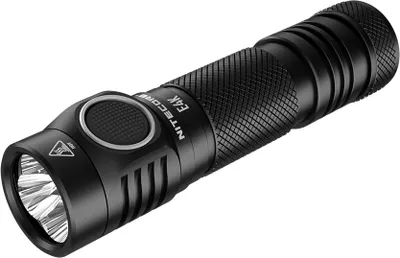 Produktbild von Nitecore E4K LED Taschenlampe - leistungsstarke EDC-Lampe mit 4400 Lumen inkl. 21700er Li-Ion Akku