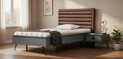 Image de Ensemble de chambre à coucher comprenant un lit et une table de chevet au design moderne