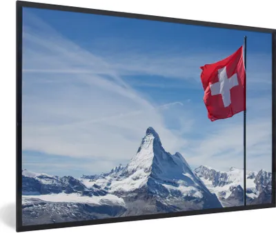 Produktbild von MuchoWow® Gerahmtes Poster Schweizer Flagge am Matterhorn in der Schweiz 90x60 cm - Poster mit Schwarzem Bilderrahmen Wandposter Rahmen Foto Bilder - Fotorahmen - Foto-Plakat