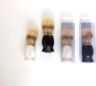 Produktbild von Rasierpinsel 11 cm schwarz und weiß im Blister