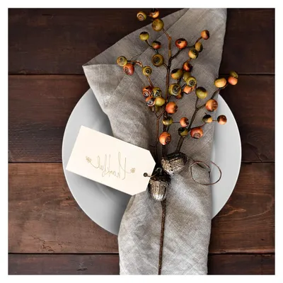 Produktbild von 12x glänzende Platzteller - wiederverwendbare Unterteller für Tischdekoration - Dekoteller für Hochzeit, Familienfeier, Weihnachten - Ø 33 cm Servierplatten