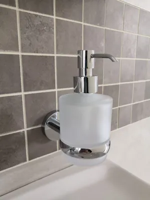 Image de Distributeur de savon COLORADO en verre et laiton chromé 200 ml