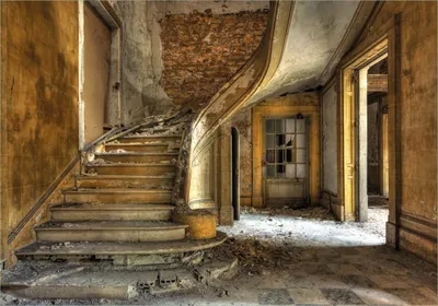 Produktbild von Wallario Poster - Massive Steintreppe in herrenlosem Haus, Kunstdruck Größe: 70 x 100 cm