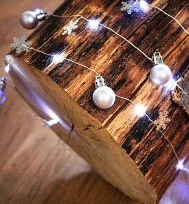 Productafbeelding van MagicHome Kerstverlichting, bolvormig, 20 LED's, koud wit licht, met bolletjes en sneeuwvlokken, zilverkleurig, 2xAA batterijen, één lichtmodus, verlicht, diameter 1,9 meter