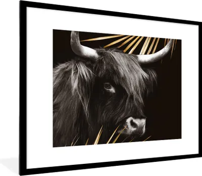Produktbild von MuchoWow® Gerahmtes Poster Schottischer Highlander - Blätter - Gold 80x60 cm - Poster mit Schwarzem Bilderrahmen Wandposter Rahmen Foto Bilder - Schlafzimmer-Dekorationen - Fotoposter