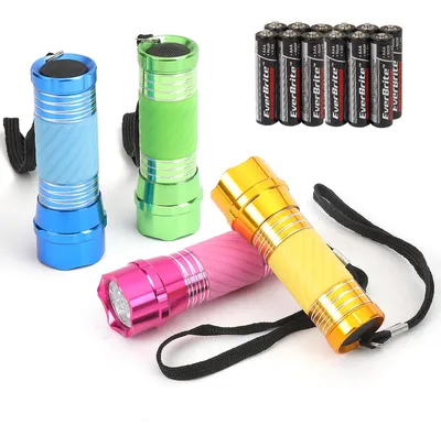 Image de Lampe de poche LED mini EverBrite, lot de 4 – Lot de 4 mini lampes de poche LED