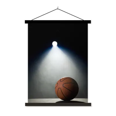 Produktbild von MuchoWow® Textilposter Basketball im Rampenlicht 90x120 cm mit schwarzem Rahmen - Dekoration