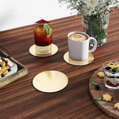 Produktbild von Silberfarbene Edelstahl-Untertassen mit Füßen, moderne reflektierende Getränkeuntertassen-Set (6 Stück), einzigartige runde Untertassen mit antislip EVA-Unterkante, ideal für eine Kaffeestation oder Tisch bei einem Hauswarming.
