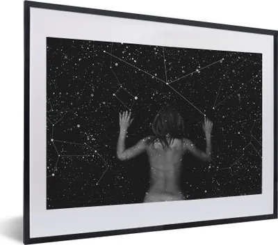Produktbild von MuchoWow® MuchoWow® Gerahmtes Poster Konstellationen über eine Frau 40x30 cm - Poster mit zchwarzem Bilderrahmen - Bilderrahmen - Poster im Rahmen