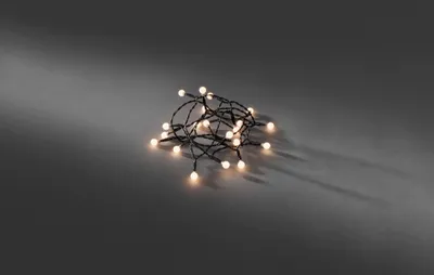 Produktbild von Konstsmide - LED Globelichterkette, runde Dioden, 6h Timer, 50 warm weiße Dioden, batteriebetrieben, Innen, schwarzes Kabel; 1492-107