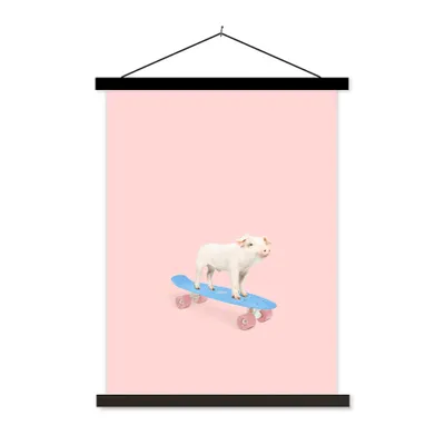 Produktbild von MuchoWow® Textilposter Schwein - Rosa - Skateboard - Blau - Tiere 40x53 cm mit schwarzem Rahmen - Abbildung