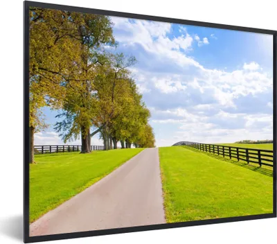 Produktbild von MuchoWow® Gerahmtes Poster Wolken - Bäume - Straße 40x30 cm - Poster mit Schwarzem Bilderrahmen Wandposter Rahmen Foto Bilder - Kunstposter - Wanddekorationen
