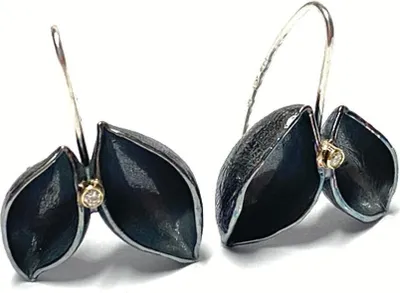 Produktbild von Ohrhänger 925/- Silber geschwärzt mit Brillant in 750/- Gold UNIKATSCHMUCK