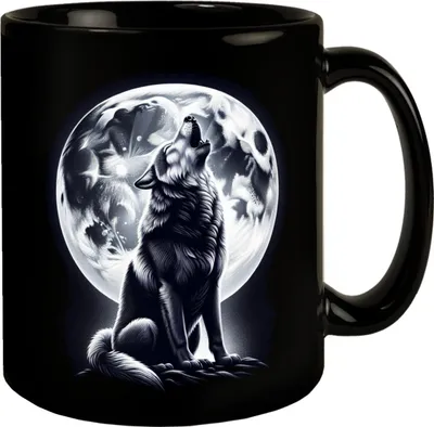 Produktbild von Sitzender Wolf im Mondschein Tasse in Schwarz
