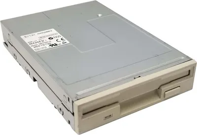 Obrázok produktu pre 3,5" disketová mechanika Mpf920 pre stolné počítače, IDE, PATA, EIDE, biela